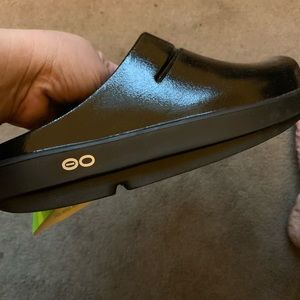 Oofos clogs
